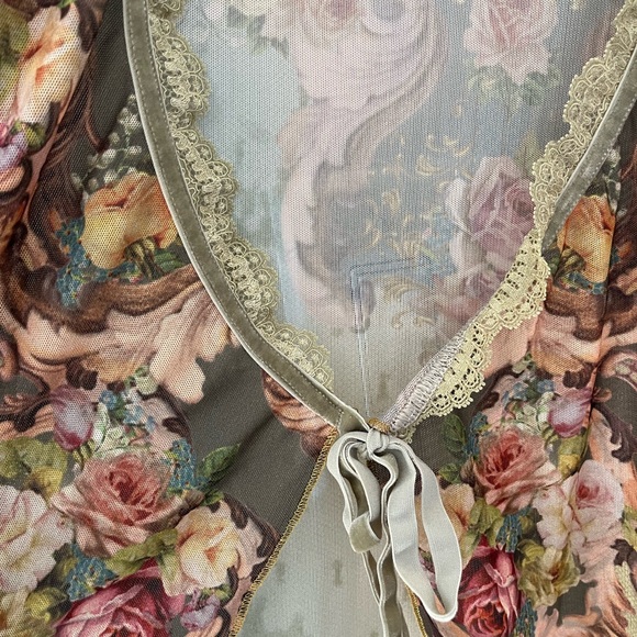 Floral Sheer Robe - Picture 3 of 5